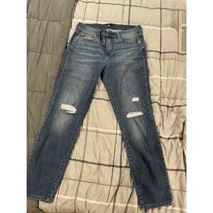 GAP Distressed True Skinny Jean In Size 28